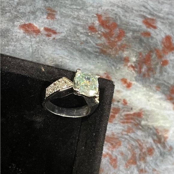 STONE ONLY 

2.80ct ice blue asscher cut MOISSONITE (NOT DIAMOND). - Picture 12 of 16